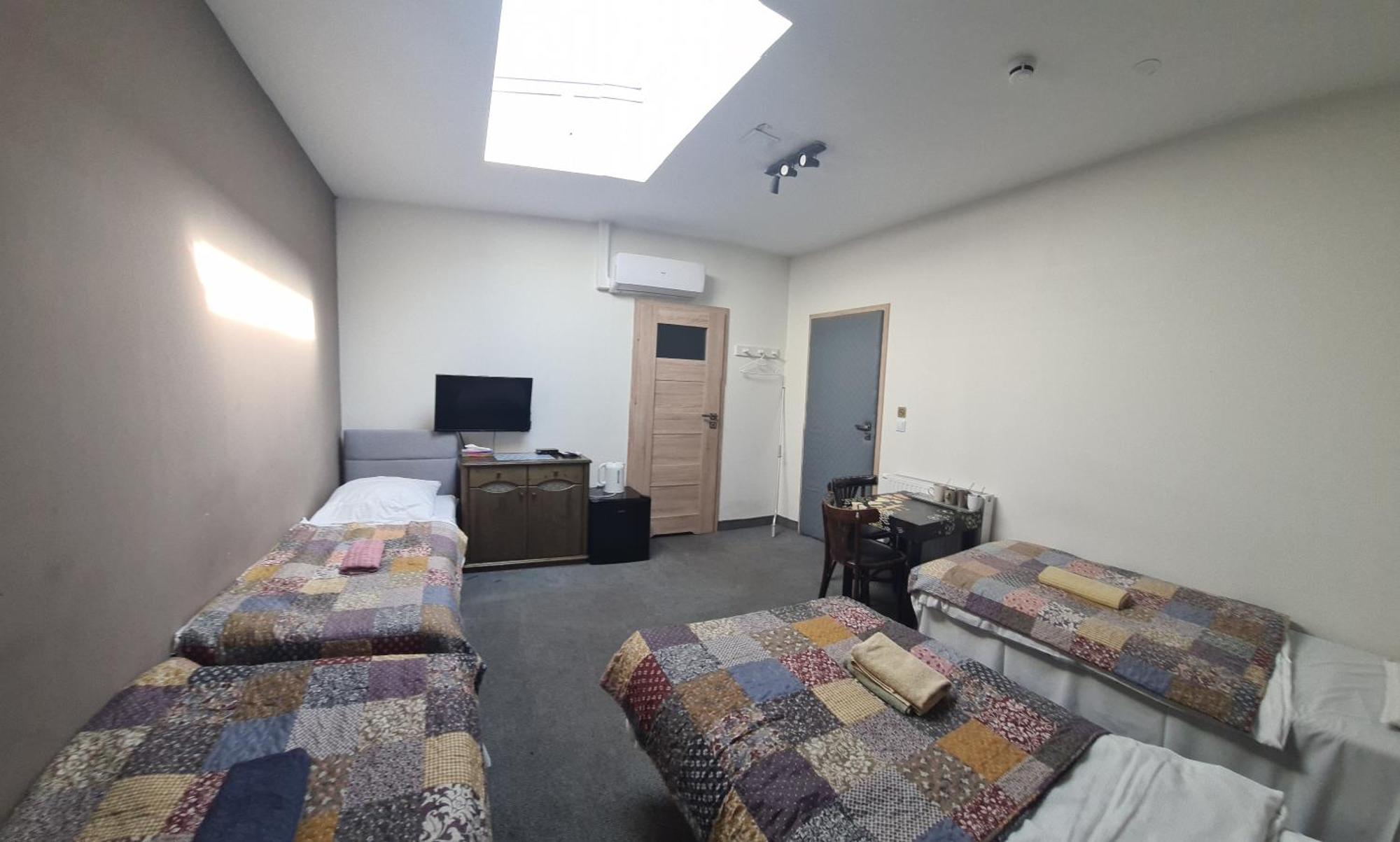 Es8Bar Motel Lozina Eksteriør billede