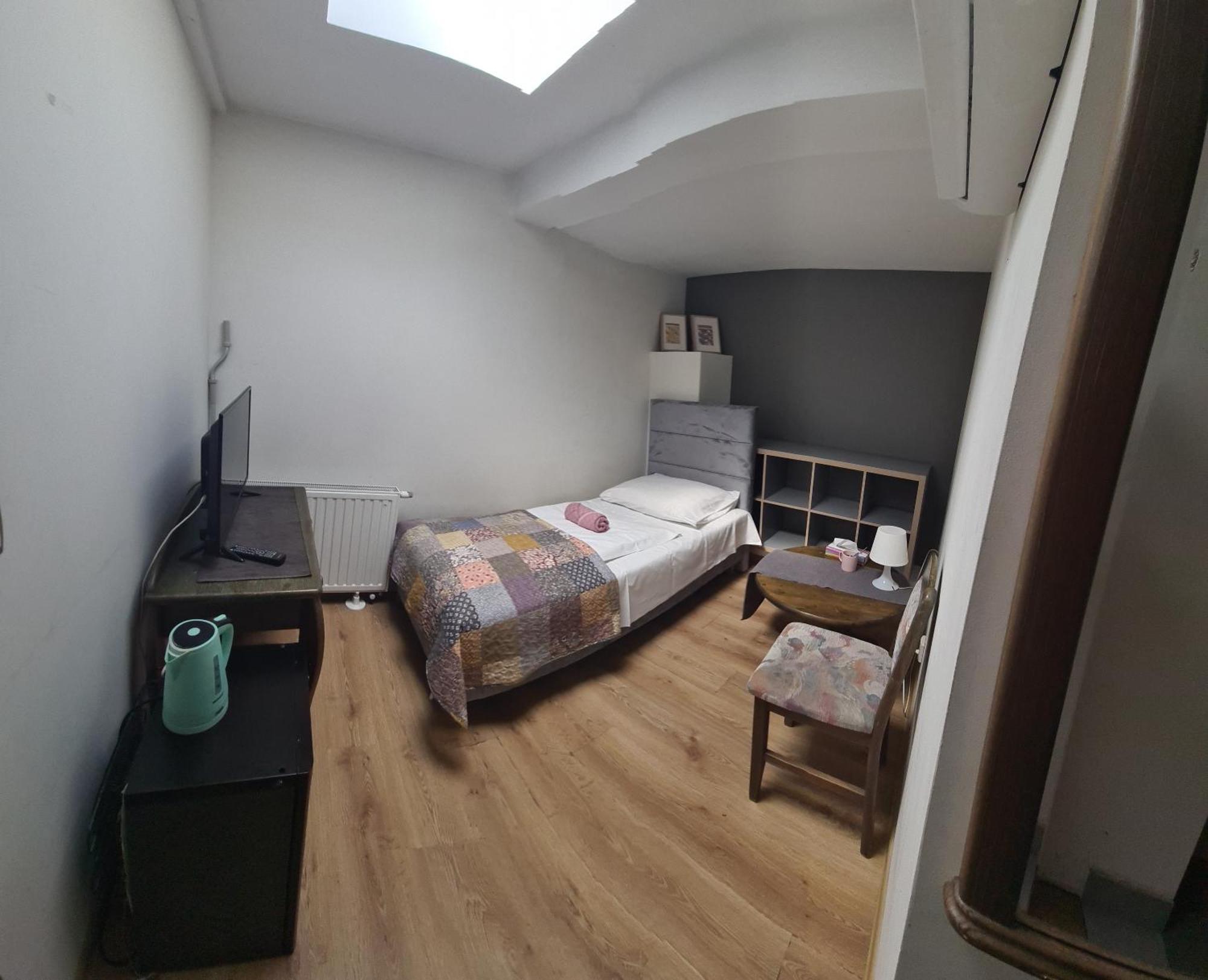 Es8Bar Motel Lozina Eksteriør billede