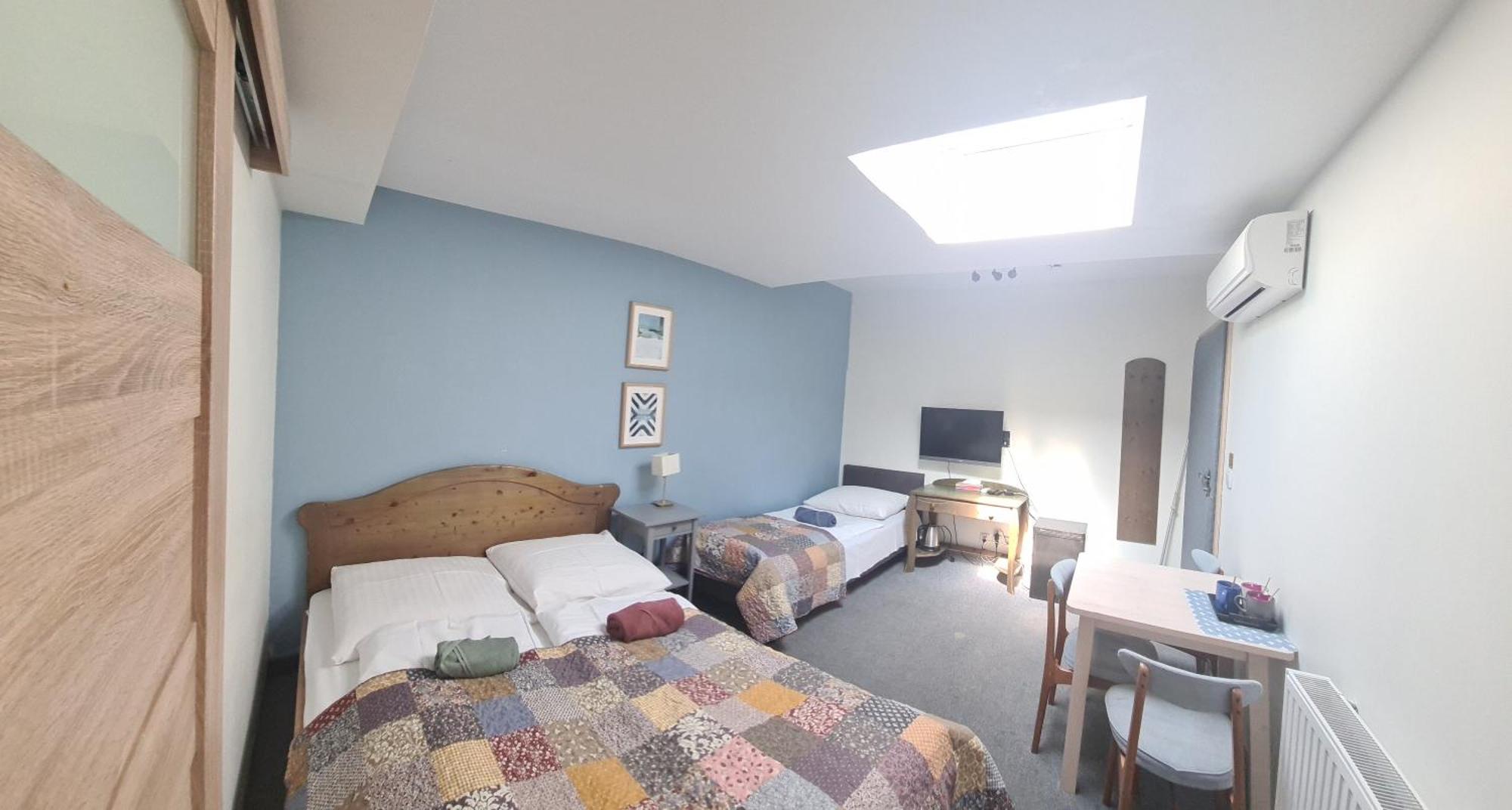 Es8Bar Motel Lozina Eksteriør billede